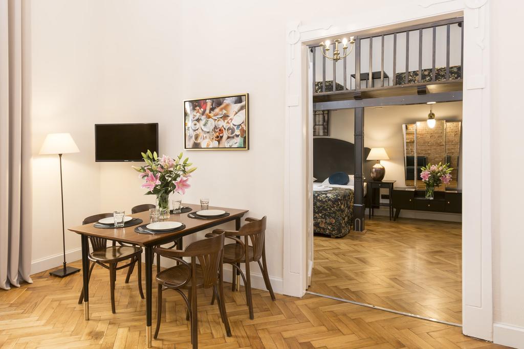 Antique Apartments Plac Szczepanski Krakow Exterior photo